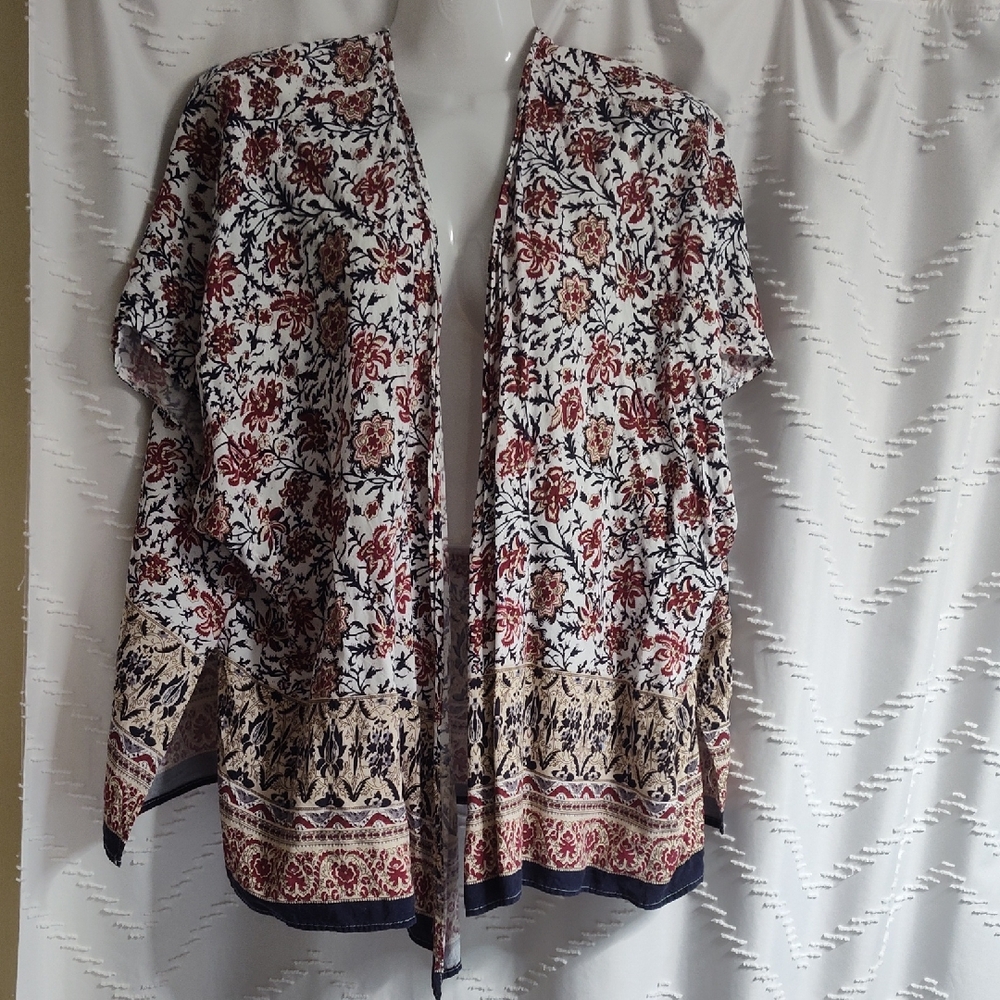 Vanity Floral Patterned Kimono
